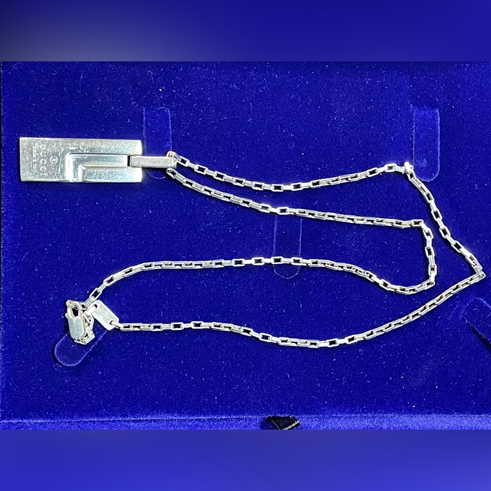 Gucci 925 Sterling Silver Elegant Pendant Necklace 18 in chain - Picture 3 of 7